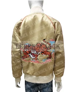 the-cradle-of-life-lara-croft-angelina-jolie-jacket