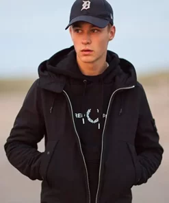 mascotte-liam-jeans-2023-black-hoodie