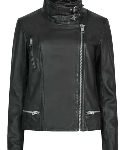 mistresses-s04-josslyn-carver-leather-jacket