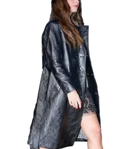 dakota-johnson-gucci-cruise-2024-black-leather-coat