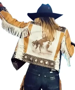 lainey-wilson-peoples-choice-awards-leather-jacket