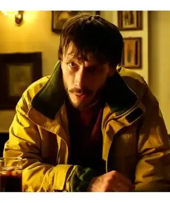 richard-gadd-baby-reindeer-yellow-jacket