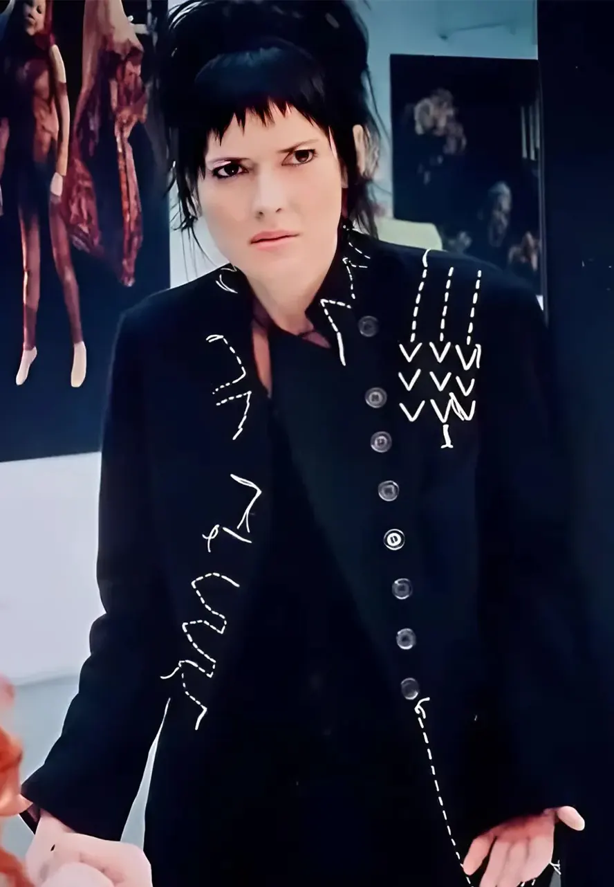 beetlejuice-beetlejuice-winona-ryder-black-coat