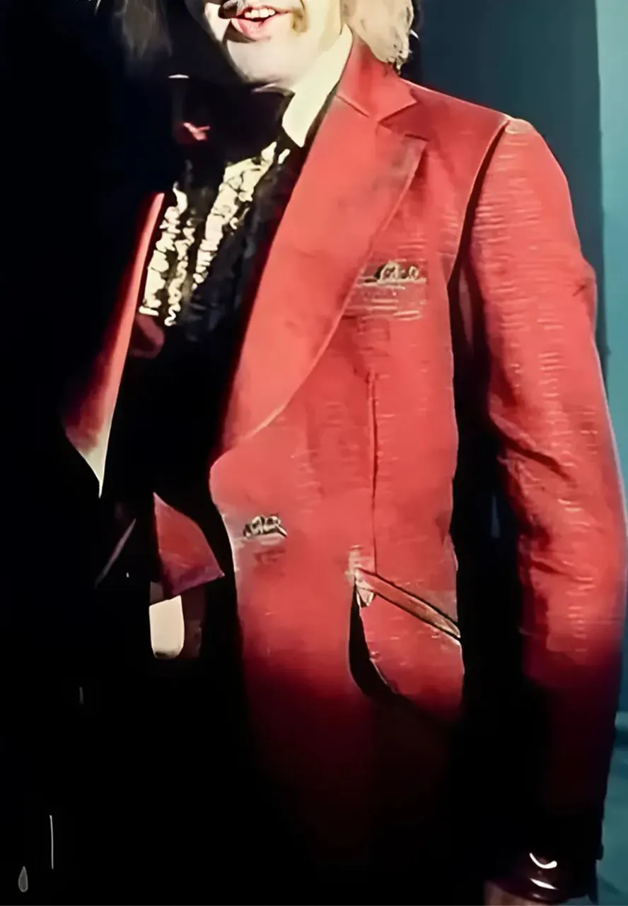 michael-keaton-beetlejuice-beetlejuice-red-blazer