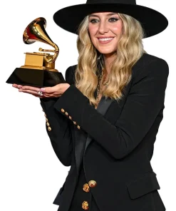 grammy-awards-2024-lainey-wilson-black-blazer