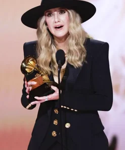 grammy-awards-2024-lainey-wilson-black-coat