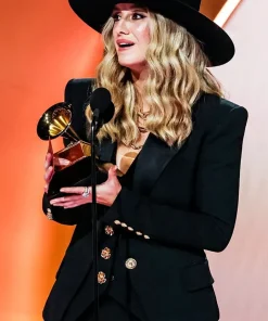 lainey-wilson-black-grammy-awards-2024-blazer