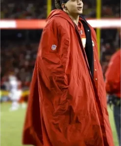 chiefs-nfl-sideline-cape-coat